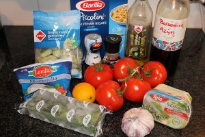 garnalenpasta, spinazie, mozzarella, tomaat, balsamicoazijn