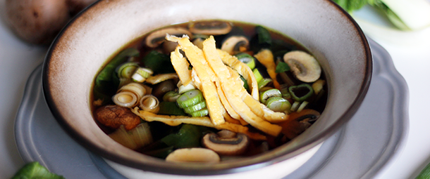 oosterse bouillon soep paksoi champignons