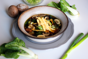 oosterse bouillon paksoi champignons